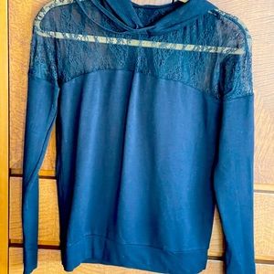 Sweatshirt with lace